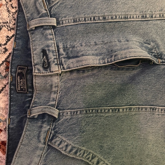 Abercrombie wide legged cargo jeans in good condition - Picture 3 of 3